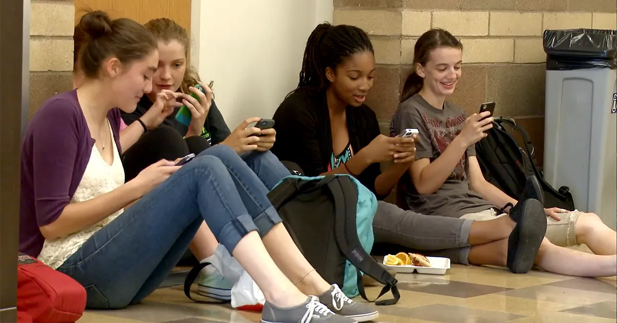 Public Showing - Screenagers Under The Influence